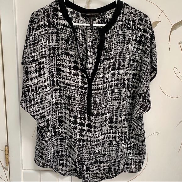 BCBG MaxAzria Ayanna Abstract Print Split Neck Top - Picture 1 of 3